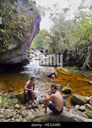 Brésil, État de Rio de Janeiro, Petropolis, vue sur la rivière dans la Serra dos Orgaos Parc National. Banque D'Images