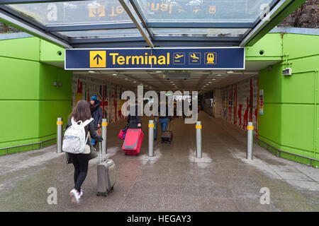 Entrée de terminaux de l'aéroport de Stansted Essex England Royaume-Uni UK Banque D'Images