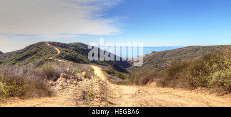 Sentier de randonnée qui surplombe la côte de Laguna Beach Laguna dans le désert de la Californie, aux États-Unis Banque D'Images