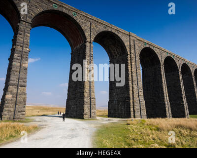 Le Viaduc de Ribblehead Viaduc Moss Batty ou porte l'ensemble de fer Settle-Carlisle Batty Moss dans la vallée de la rivière Ribble à Ribblehead, dans Banque D'Images