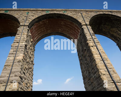 Le Viaduc de Ribblehead Viaduc Moss Batty ou porte l'ensemble de fer Settle-Carlisle Batty Moss dans la vallée de la rivière Ribble à Ribblehead, dans Banque D'Images
