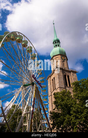 L'Europe, l'Allemagne, la Ruhr, Dortmund, le fleuve Reinoldi, grande roue. Banque D'Images