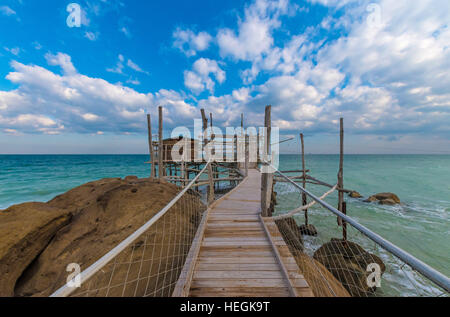 Côte Trabocchi dans la région des Abruzzes (Italie) Banque D'Images