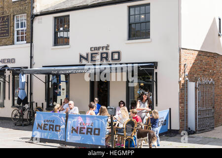 Caffe Nero coffee shop, Salisbury Square, Hertford, Hertfordshire, Angleterre, Royaume-Uni Banque D'Images