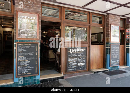 Fermer la vue de la fortune de la guerre, le pub rocks Sydney New South Wales Australie, le plus vieux pub de Sydney. Banque D'Images