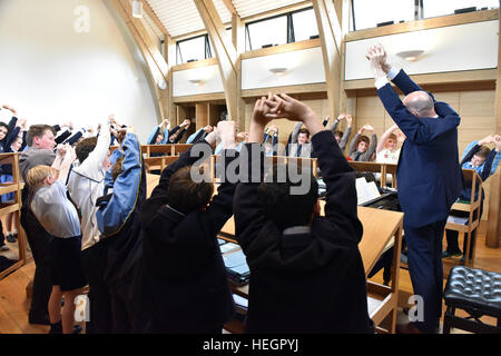 Les choristes répètent à raison d'une heure par jour avant le début de l'école, photographié dans la chanson l'école à la cathédrale de Wells. Banque D'Images