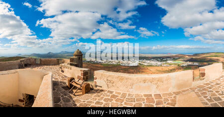 Village de Teguise Lanzarote vu du château de Santa Barbara Banque D'Images