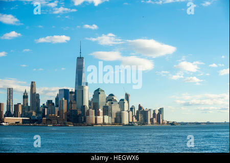 Vue sur l'horizon panoramique de la centre-ville de Manhattan, New York City skyline, vue de l'autre côté de la rivière Hudson dans le New Jersey Banque D'Images