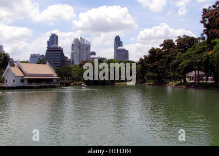 Étang dans le parc Lumpini, Bangkok, Thaïlande Banque D'Images