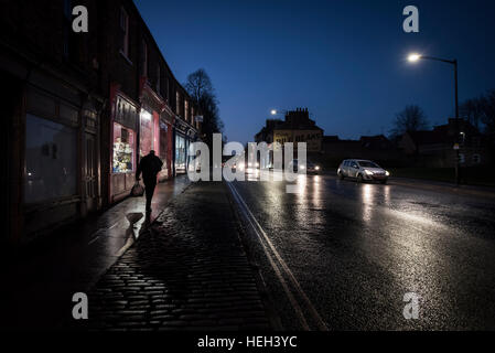 Les belles rues de York, en Angleterre, avec son impressionnante architecture et des magasins, pubs, bars et attractions touristiques Banque D'Images