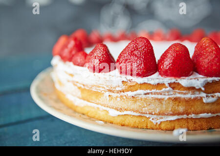 Délicieux gâteau de fraises sur le dessus de Banque D'Images