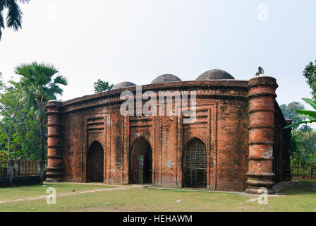 Bagerhat : Neuf-mosquée à coupole, division de Khulna, Bangladesh Banque D'Images