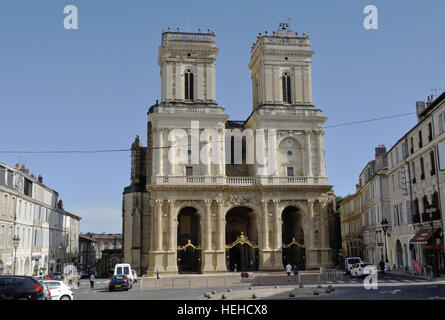 La Cathédrale Sainte Marie d'Auch dans la place de la République, Auch, France. Banque D'Images