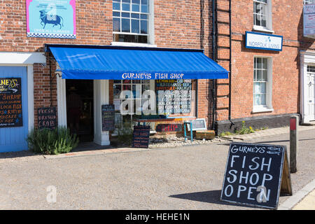 Gurney's Fish Shop, Place du marché, Burnham Market, Norfolk, Angleterre, Royaume-Uni Banque D'Images