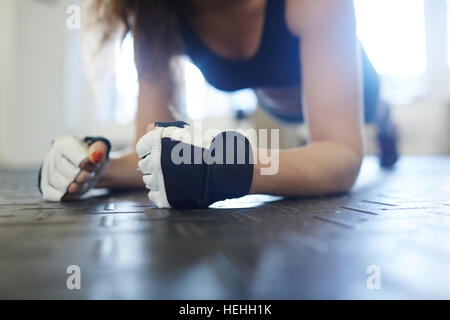 Femme bandes lors de l'entraînement Banque D'Images