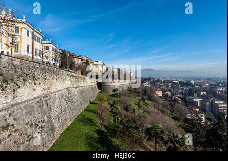 Vue panoramique aérienne sur la ville de Bergame en Italie du nord Banque D'Images