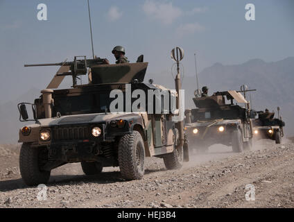 15 septembre Afghanistan KABOUL ; ANA faisant une route de patrouille du jeu de l'exercice au KMTC (Kaboul Militairy) Centre de formation supervisée par l'ISAF.;Photo par Cpl Joosten ANA au KMTC en 2009 Banque D'Images