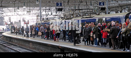 Scotrail congestionnées Abellio, wagons de train, services centrale de Glasgow Banque D'Images