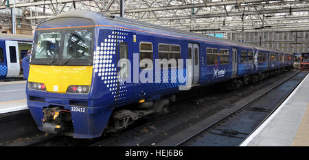 Scotrail Abellio train 320412,pétition à ramener dans la propriété d'etat,après un mauvais service Banque D'Images