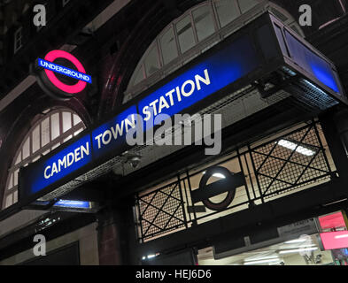 La station Camden Town dans la nuit, au nord de Londres, Angleterre, RU Banque D'Images