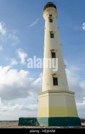 Le vieux phare California blanc à Aruba désert, au nord de l'Aruba Banque D'Images