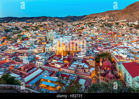 Dôme rouge Templo San Diego San Diego Church Jardin Ville Théâtre Juarez, Guanajuato, Mexique Du Pipila donnent sur Banque D'Images