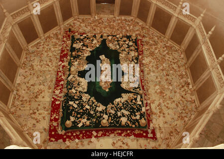 Bibi-Ka-Maqbara Sanctum avec le tombeau de Dilras Banu Begum, l'intérieur du Bibi Ka Maqbara, Aurangabad Banque D'Images