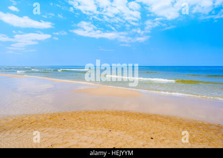 Vue de la plage de sable blanc Debki, mer Baltique, Pologne Banque D'Images