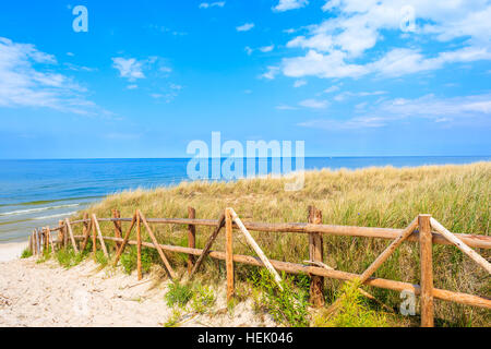 Entrée de plage à Bialogora, mer Baltique, Pologne Banque D'Images