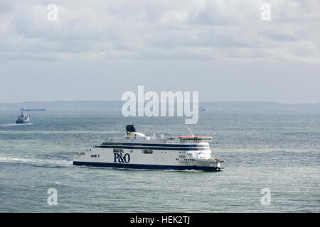 Approche du port de ferry de Douvres, dans le Kent, Royaume-Uni Banque D'Images