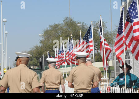 Dans cette image publiée par le Texas des forces militaires, des milliers de personnes se rassemblent pour regarder la Journée de reconnaissance des Forces armées cérémonie de bienvenue à l'Houston Livestock Show and Rodeo de Houston, Texas, le mardi 2 mars 2011. Après une garde couleur multi-services ont défilé devant la scène, le sergent de l'armée. Tracy Joseph Légaré, de l'armée américaine de la bande de terrain, Fort Meade, Maryland a chanté l'hymne national pour honorer le service actuel et passé-membres. Le service de 3 000 membres présents, plus de 1 100 soldats et membres de leur famille ont été amenés par bus de Fort Hood, au Texas. En plus de l'accès libre à Banque D'Images