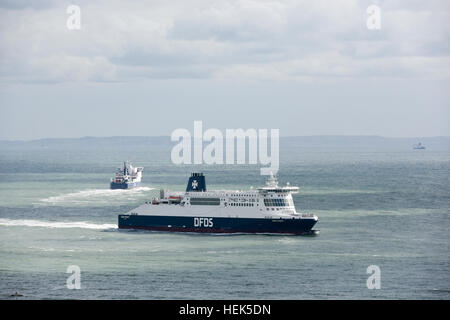 Approche du port de ferry de Douvres, dans le Kent, Royaume-Uni Banque D'Images