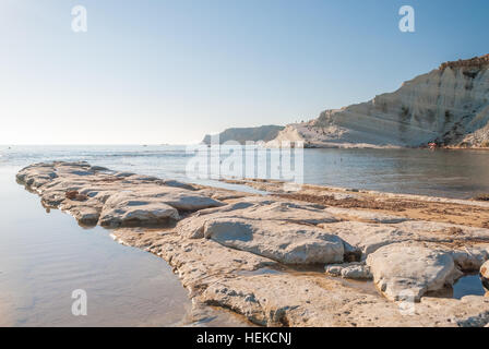 La plage de rochers à proximité de la 'SCala dei Turchi' en Sicile Banque D'Images