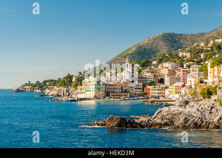Vue panoramique sur la mer, petit village Bogliasco près de Gênes (Italie du Nord) Banque D'Images