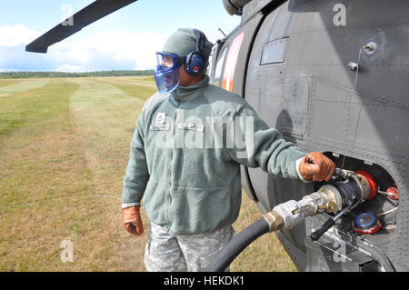 Minnesota National Guard UH-60 hélicoptères Black Hawk et les équipes d'aviation de l'armée et de l'air National Guard ont aidé les efforts de lutte contre les incendies pendant le feu de forêt de Pagami Creek dans le nord-est du Minnesota. Banque D'Images