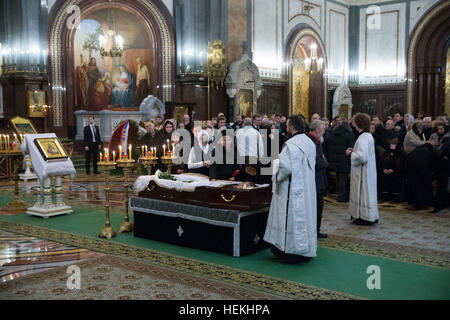 Moscou, Russie. Dec 22, 2016. Un service religieux pour l'ambassadeur de Russie en Turquie tué, Andrei Karlov, est effectuée à l'intérieur de la cathédrale du Christ-Sauveur de Moscou, Russie, le Jeudi, Décembre 22, 2016. Karlov a été abattu par un policier turc lundi à Ankara, Turquie. © Bai Xueqi/Xinhua/Alamy Live News Banque D'Images