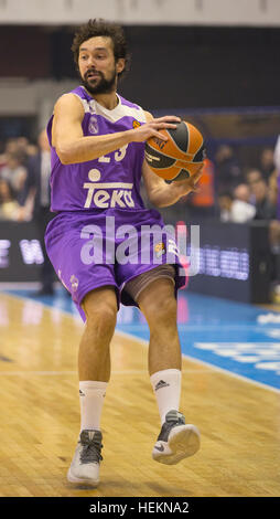 Belgrade, Serbie. 22 Décembre 2016 : Sergio Llull du Real Madrid en action au cours de la Turkish Airlines EuroLeague 2016/2017 Saison régulière 14 Ronde match entre le stade Crvena Zvezda Belgrade MTS et Real Madrid Aleksandar Nikolic le 22 décembre 2016 à Belgrade, Serbie. © Nikola Krstic/Alamy Live News Banque D'Images