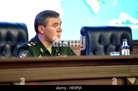 Moscou, Russie. Dec 22, 2016. Fédération de chef d'état-major de l'Armée général Valery Gerasimov au cours de la réunion annuelle de l'administration du ministère de la défense dans le centre de contrôle de la Défense nationale, 22 décembre 2016 à Moscou, Russie. © Planetpix/Alamy Live News Banque D'Images