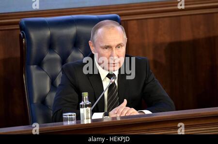 Moscou, Russie. Dec 22, 2016. Le président russe Vladimir Poutine au cours de la réunion annuelle de l'administration du ministère de la défense dans le centre de contrôle de la Défense nationale, 22 décembre 2016 à Moscou, Russie. © Planetpix/Alamy Live News Banque D'Images