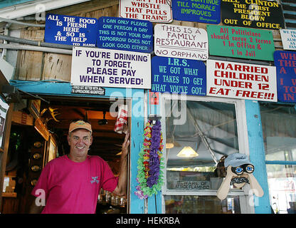 Hobe Sound, en Floride, aux États-Unis. 26Th Dec 2016. 052307 MNP 1 tc macarthur 0038436A Meghan McCarthy/Post-Hobe Sound-Harry Le Palm Beach possède de MacArthur Harry & les Indigènes le populaire restaurant à Hobe Sound. Ne pas diffuser en dehors de COX COMMUNICATIONS. À PALM BEACH,-0779, MARTIN, ST. LUCIE, INDIAN RIVER ET LES COMTÉS DE OKEECHOBEE, en Floride. À ORLANDO. À PLAT, SUR LES MAGAZINES, les tabloïdes, les vaste monde, sur l'utilisation d'Internet. Pas de ventes. © Meghan Mccarthy/Le Palm Beach Post/ZUMA/Alamy Fil Live News Banque D'Images