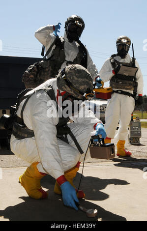 Le nucléaire hautement qualifiés Les équipes d'invalidité du 20e en charge la commande s'est rendu à Aiken, L.C., en mesure de participer à l'exercice de Palmetto à Savannah River Site. Au cours de l'exercice fondé sur des scénarios, les soldats de l'NDTs a travaillé dans quatre domaines. Dans le cadre de leur mission, les NDTs sont responsables de mener les opérations d'exploitation de sites sensibles sur les sites nucléaires. L'équipe d'invalidité nucléaire en Caroline du Sud 542502 Banque D'Images