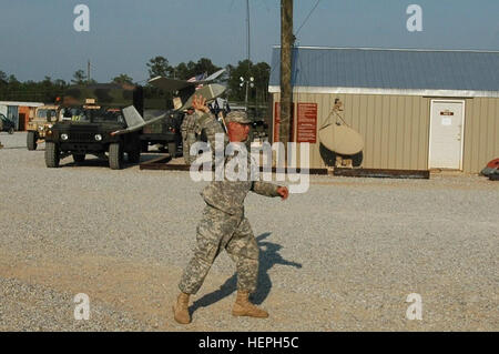 L'équipe de combat de la 45th Infantry Brigade de la Garde nationale de l'Oklahoma mène une formation de déploiement au camp Shelby, Mississippi, y compris des exercices sur le terrain avec des insertions d'hélicoptères Chinook, des assauts de village et des scénarios de récupération du personnel. Banque D'Images