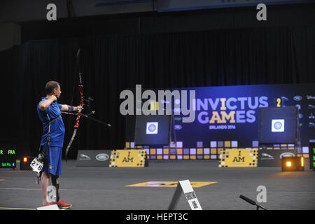 L'équipe d'Italie Fabio Tomasulo participe à la finale du tir à l'Invictus 2016 Jeux à l'ESPN Wide World of Sports, Orlando, en Floride, le 9 mai 2016. L'Invictus Games sont une compétition sportive qui a été créé par le prince Harry du Royaume-Uni, après avoir été inspiré par les jeux de guerrier du DoD. Cet événement réunira des blessés, malades et blessés militaires et anciens combattants de 15 pays pour des événements y compris : tir à l'arc, randonnée à vélo, l'aviron, la dynamophilie, le volleyball assis, natation, athlétisme, basket-ball en fauteuil roulant, la course en fauteuil roulant, rugby en fauteuil roulant et wheelcha Banque D'Images