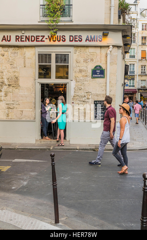 Scène de rue en face de au rendez-vous des amis Banque D'Images