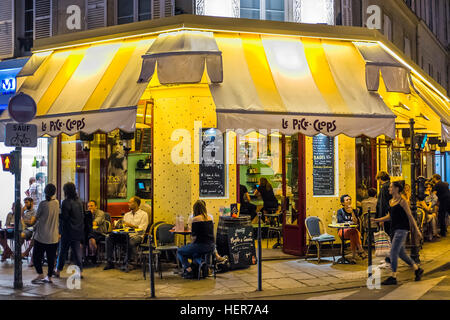 Le pick-mieps, café, brasserie la nuit Banque D'Images