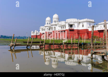 Melagarh : château d'eau étang de Neermahal Rudra Sagar, Tripura, Inde Banque D'Images