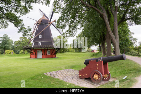 Le moulin à vent et un canon dans le "Citadellet" Frederikshavn ou Copenhague de Kastellet Banque D'Images