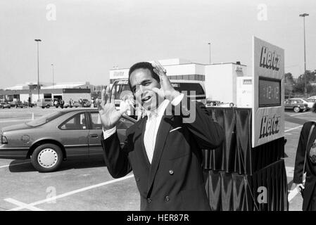 Porte-parole et plus tard,l'athlète - accusé de double meurtre O. J Simpson lors d'un tournage d'un commercial Hertz à l'aéroport d'Atlanta. Banque D'Images