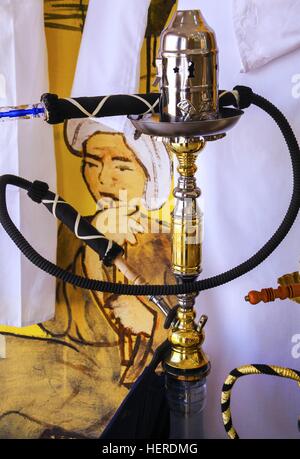 Vintage authentique narguilé pipe à eau artisanale boutique souvenirs pour touristes près de Louxor en Égypte Banque D'Images