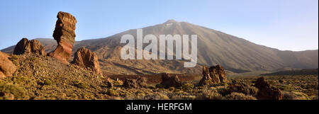 Roque Cinchado, Los Roques de Garcia, le Mont Teide, Las Cañadas, Parc National du Teide, Tenerife, Canaries, Espagne Banque D'Images